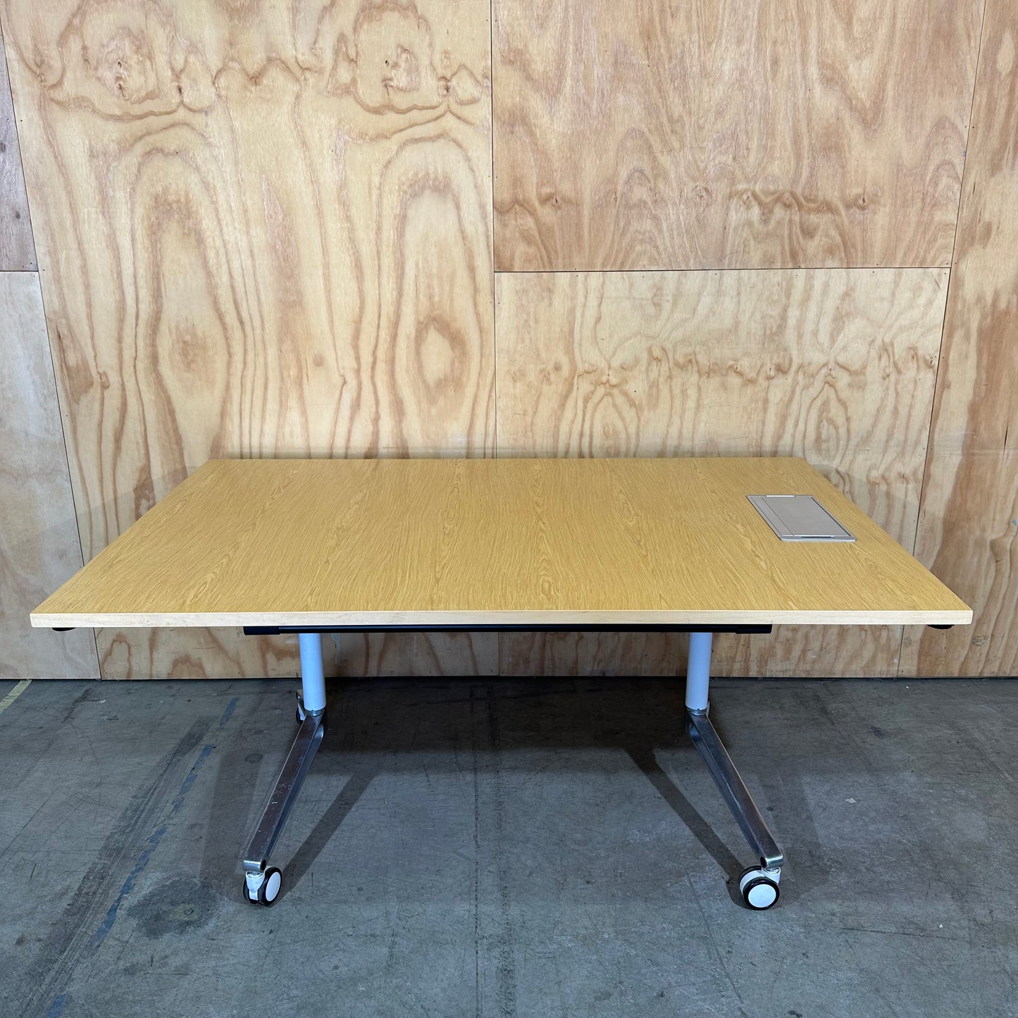 Thinking Works U.R Flip Table