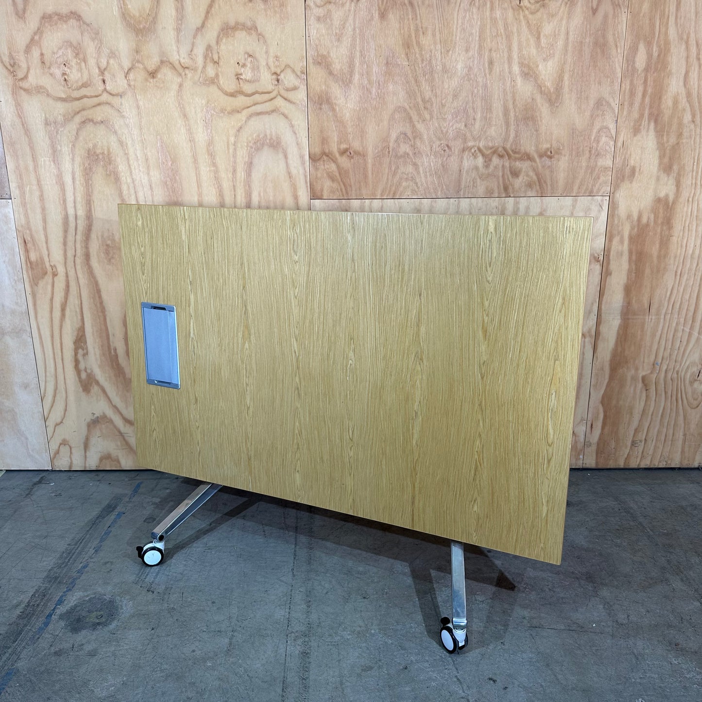 Thinking Works U.R Flip Table