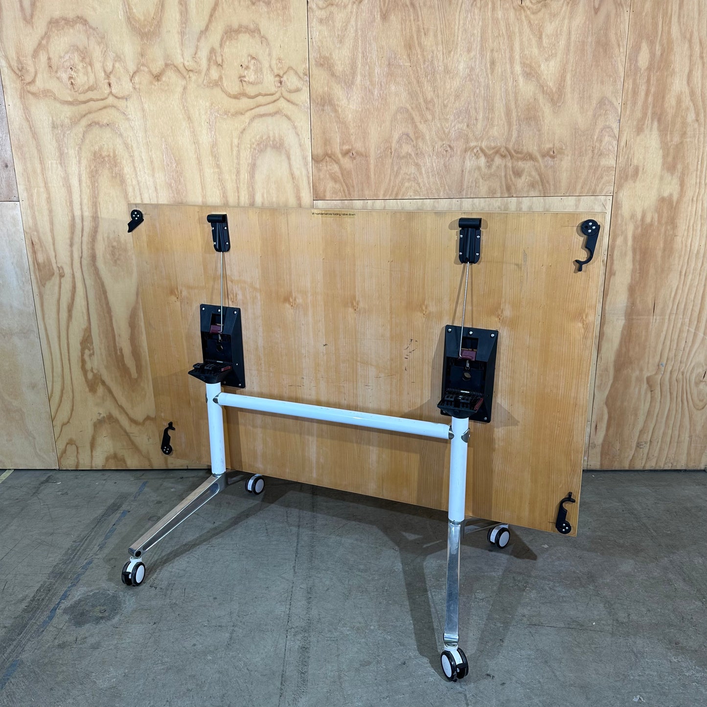 Thinking Works U.R Flip Table
