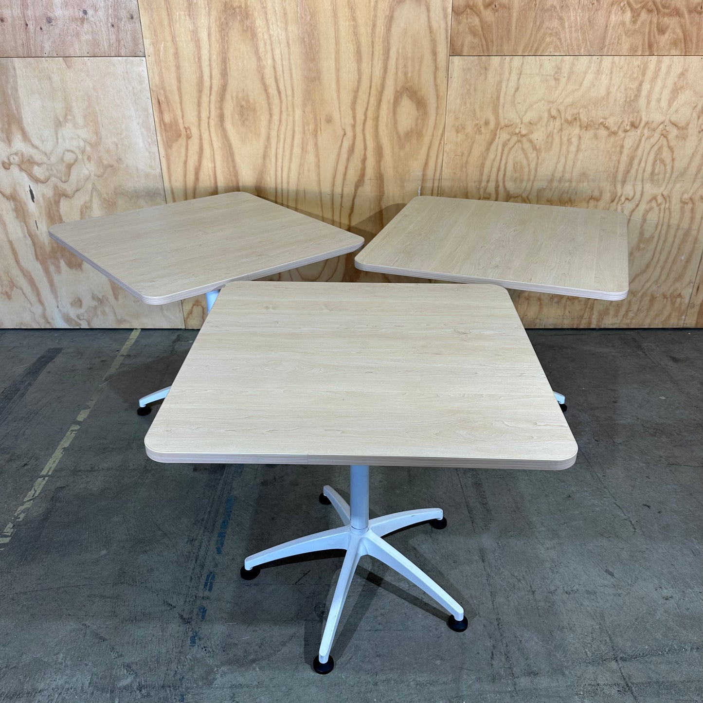 Thinking Works I.AM 5-Star Pedestal Table