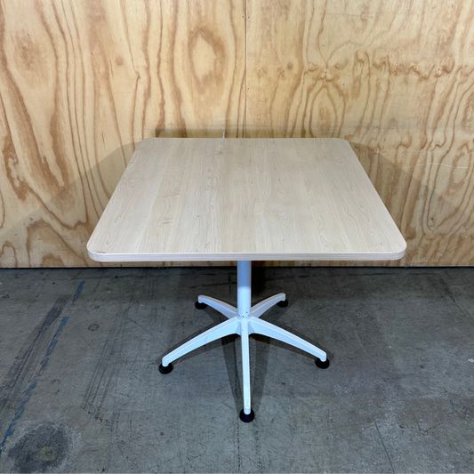 BULK BUY: Thinking Works I.AM 5-Star Pedestal Table