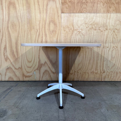 Thinking Works I.AM 5-Star Pedestal Table