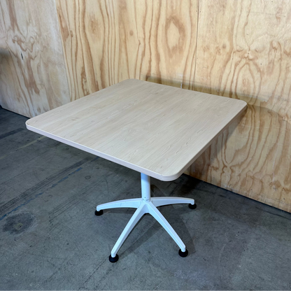 Thinking Works I.AM 5-Star Pedestal Table