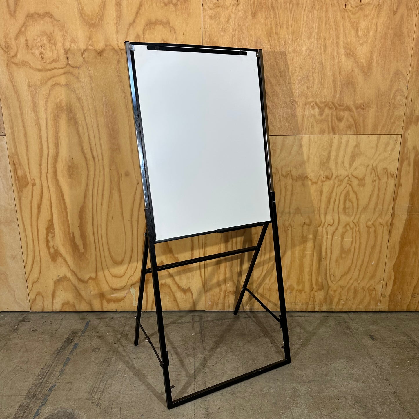 Futura Height Adjustable Whiteboard on Easel