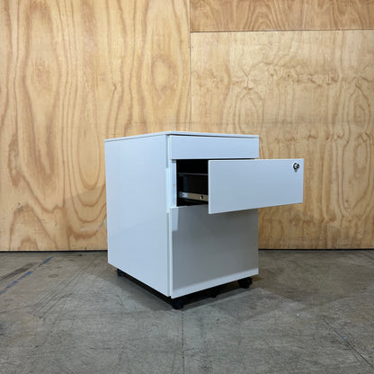 White Metal Powdercoated Pedestal