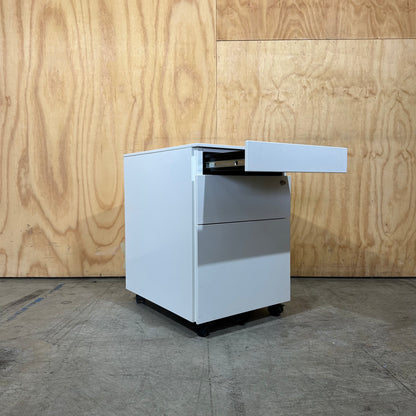 White Metal Powdercoated Pedestal