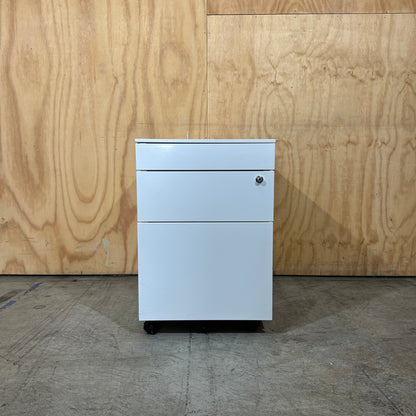White Metal Powdercoated Pedestal