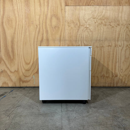 White Metal Powdercoated Pedestal