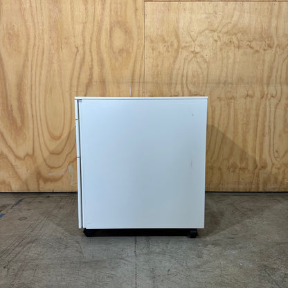 White Metal Powdercoated Pedestal