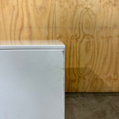White Metal Powdercoated Pedestal