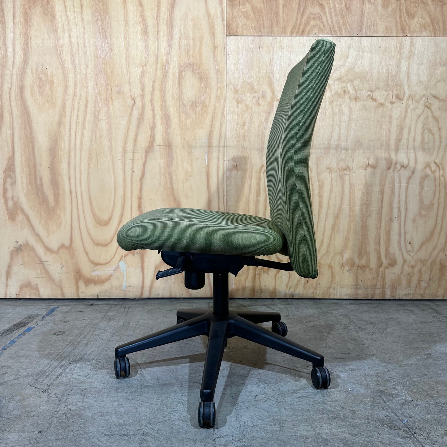 Ene Therapeutic Office Chair in Olive Green