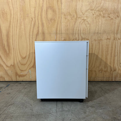 Steelco White Mobile Pedestal