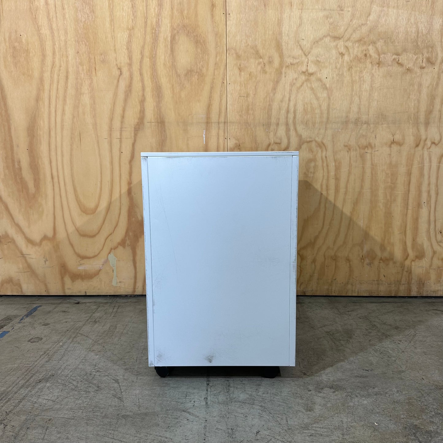 Steelco White Mobile Pedestal