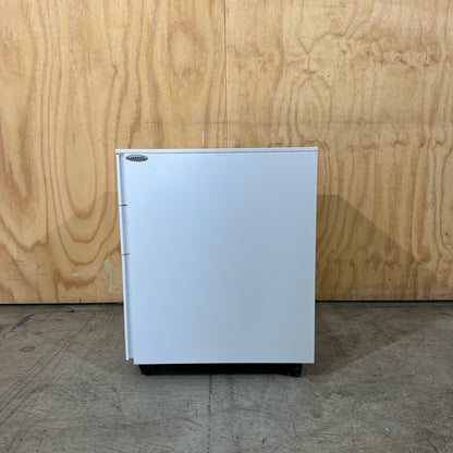 Steelco White Mobile Pedestal