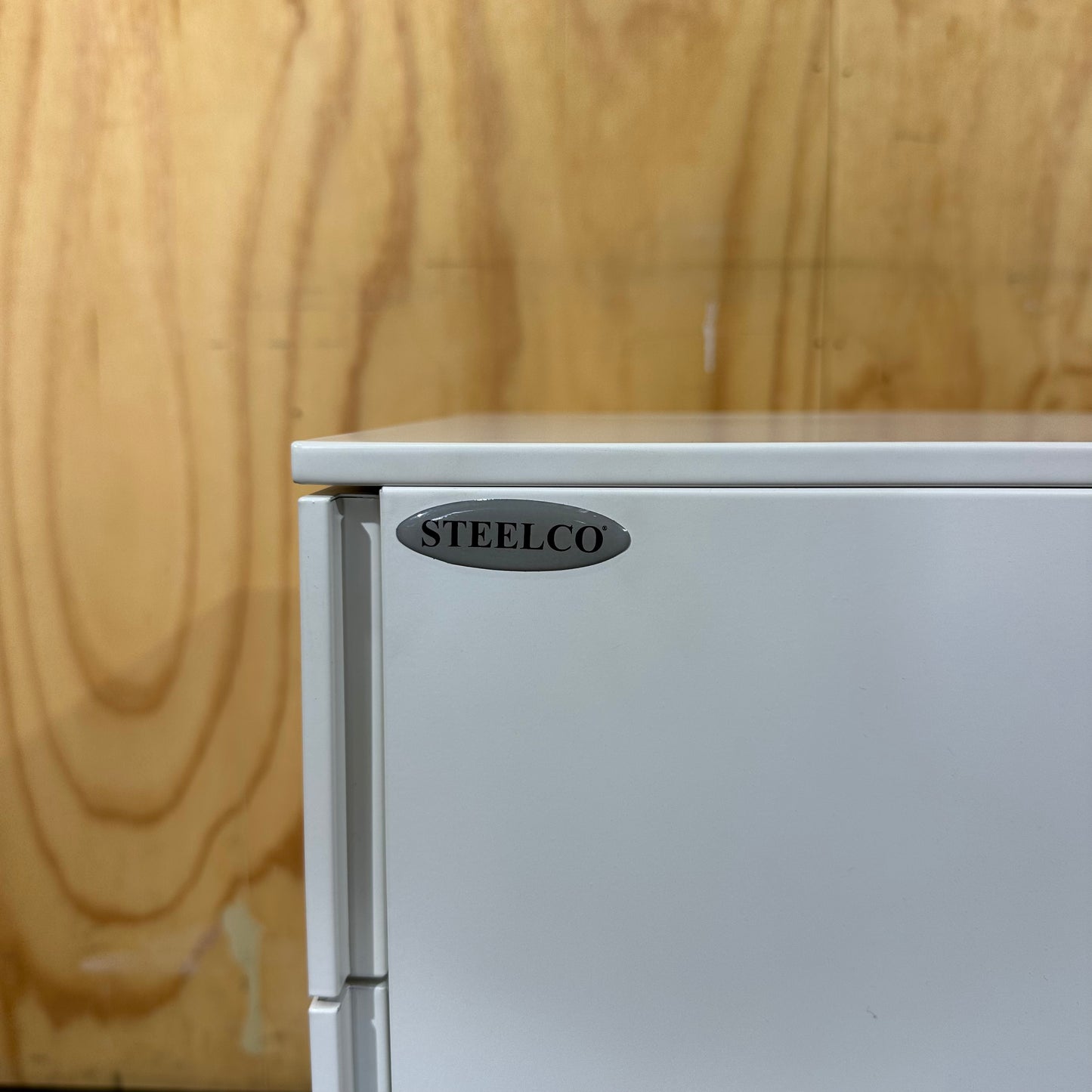 Steelco White Mobile Pedestal