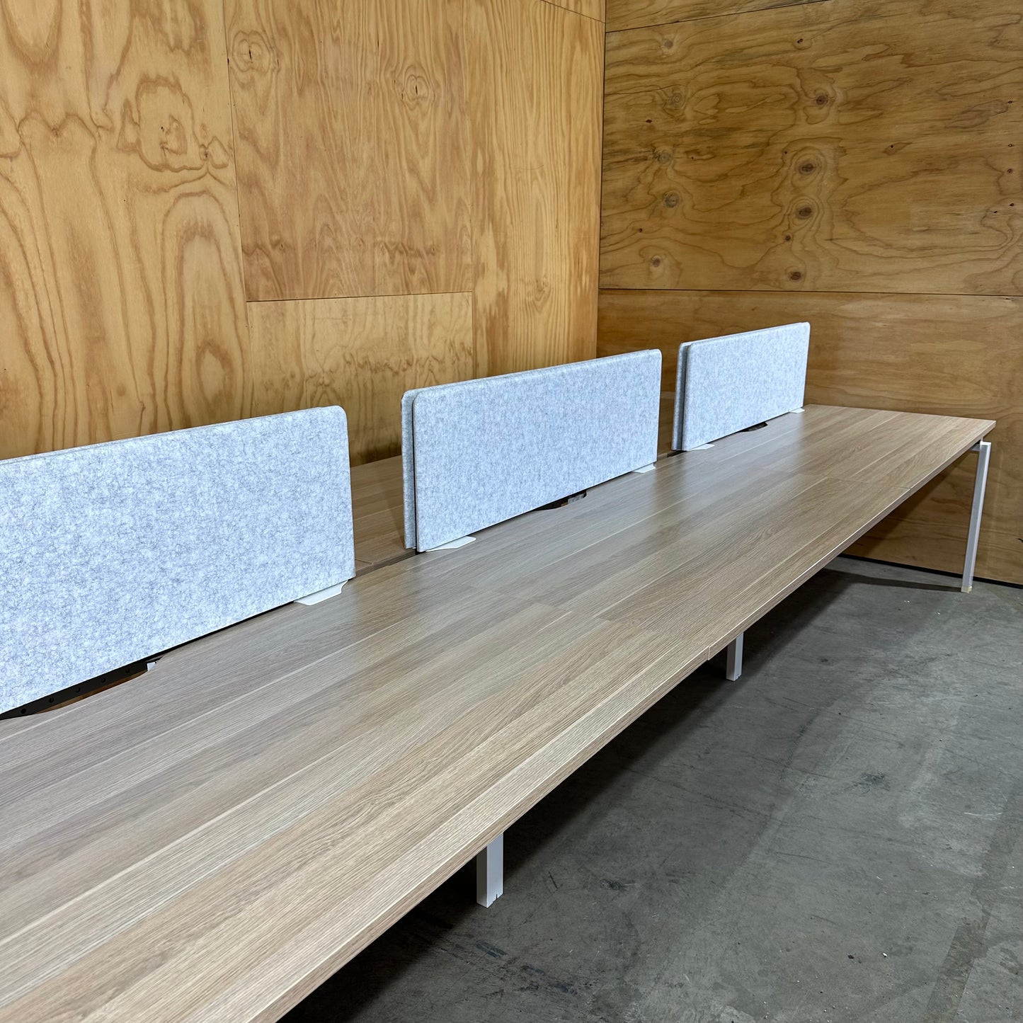 6 Person Workstation with Partitions