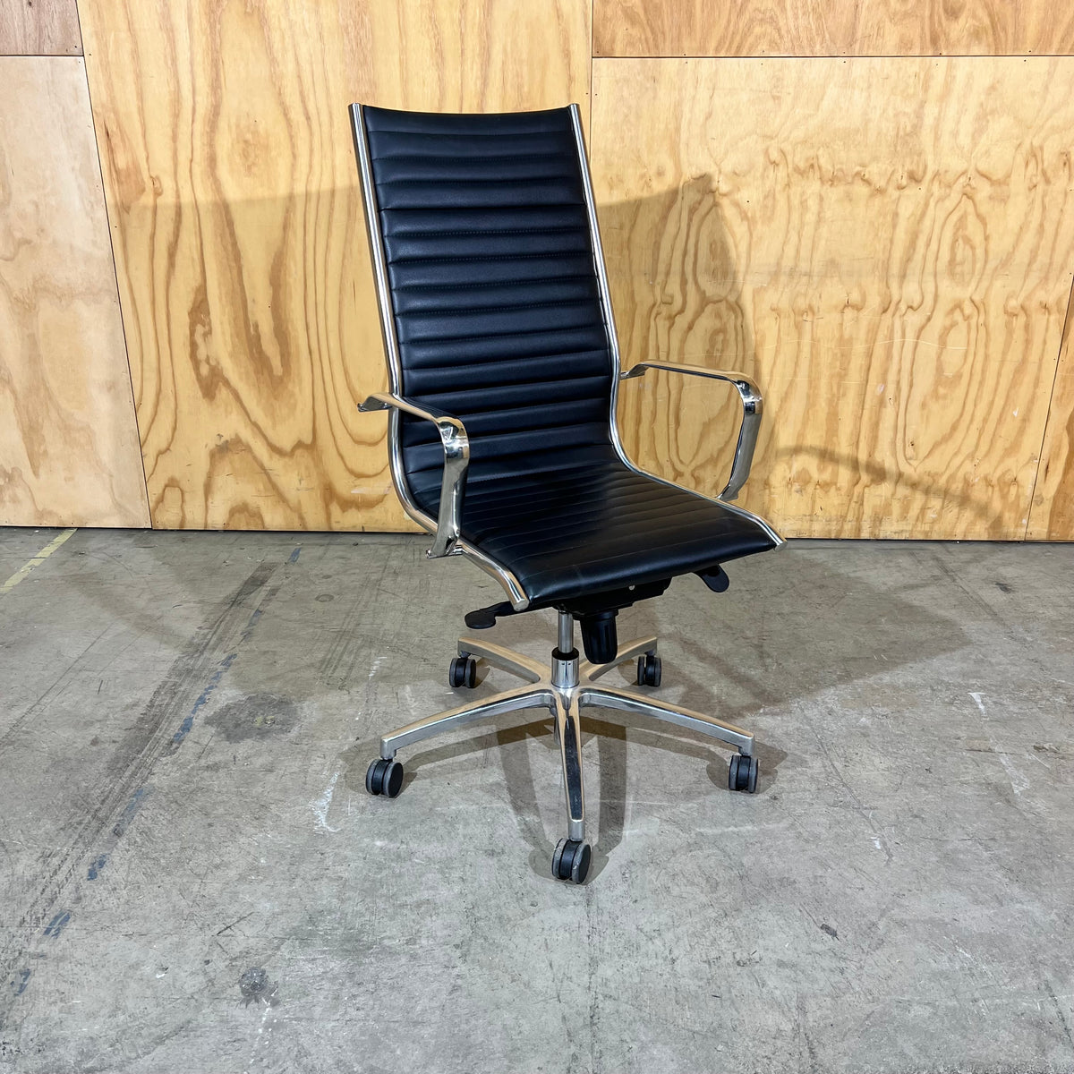 Artiss Highback Faux Leather Executive Chair
