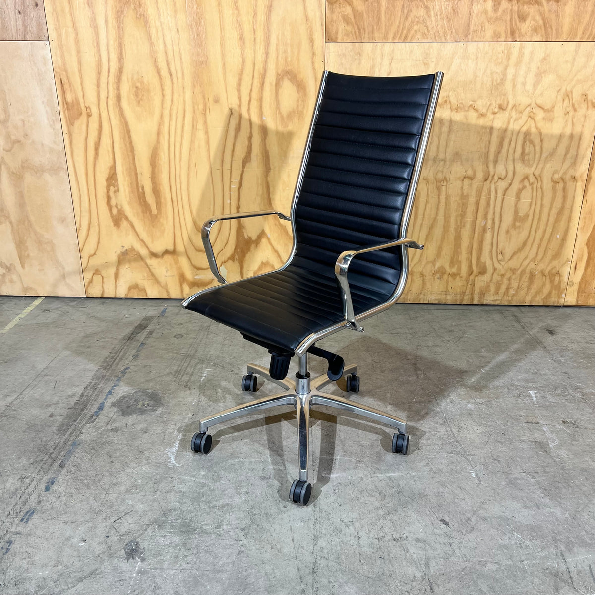 Artiss Highback Faux Leather Executive Chair