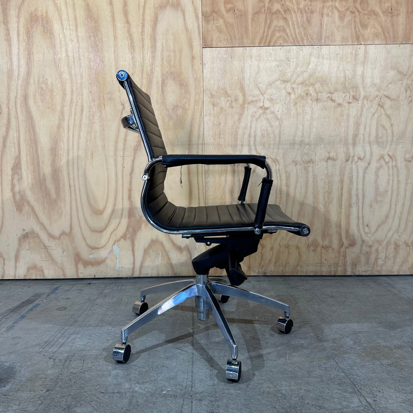 Mercury Black Ribbed Meeting Room Chair