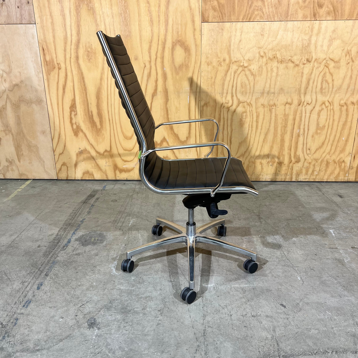 Artiss Highback Faux Leather Executive Chair