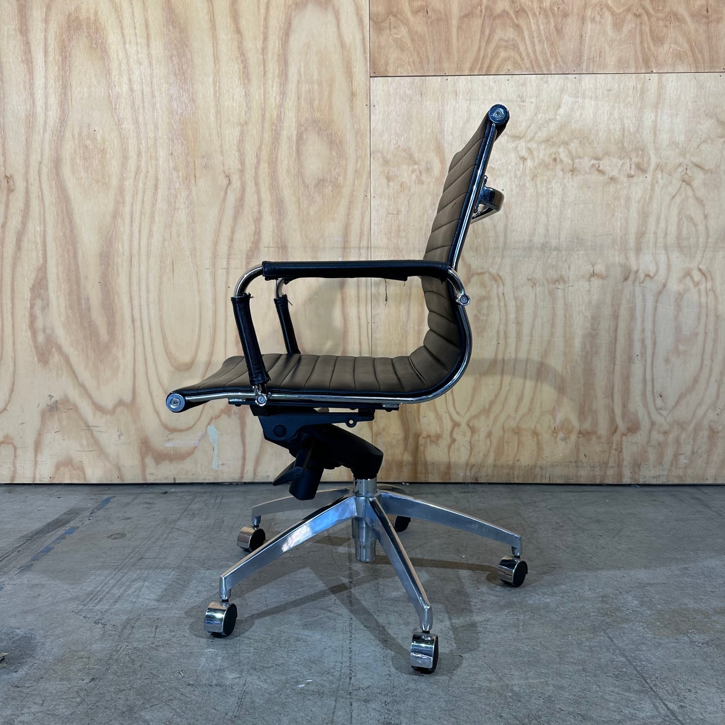 Mercury Black Ribbed Meeting Room Chair