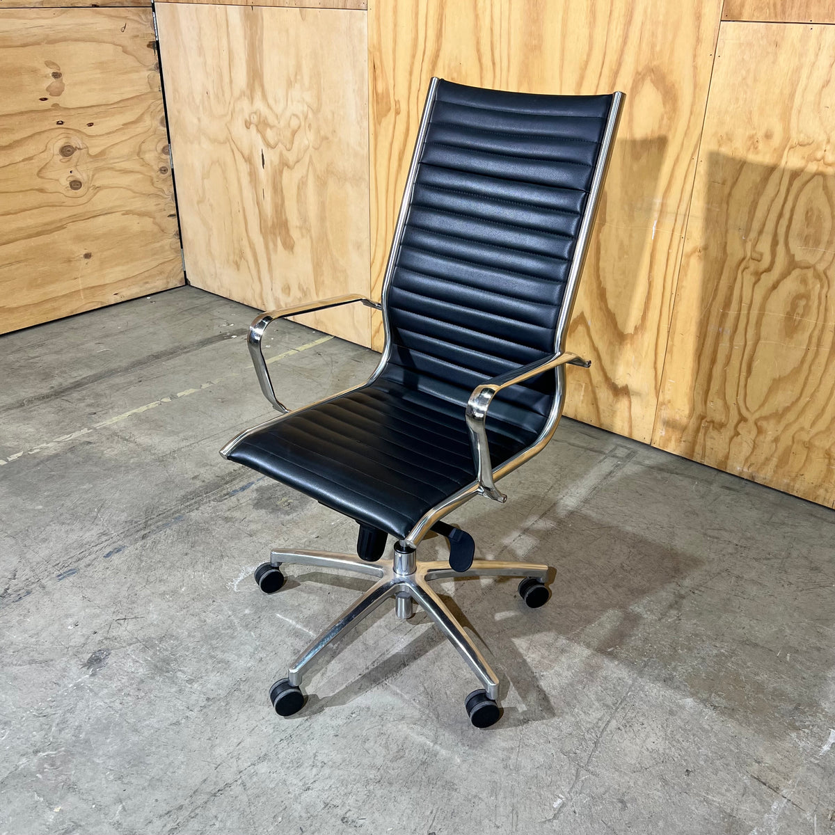 Artiss Highback Faux Leather Executive Chair