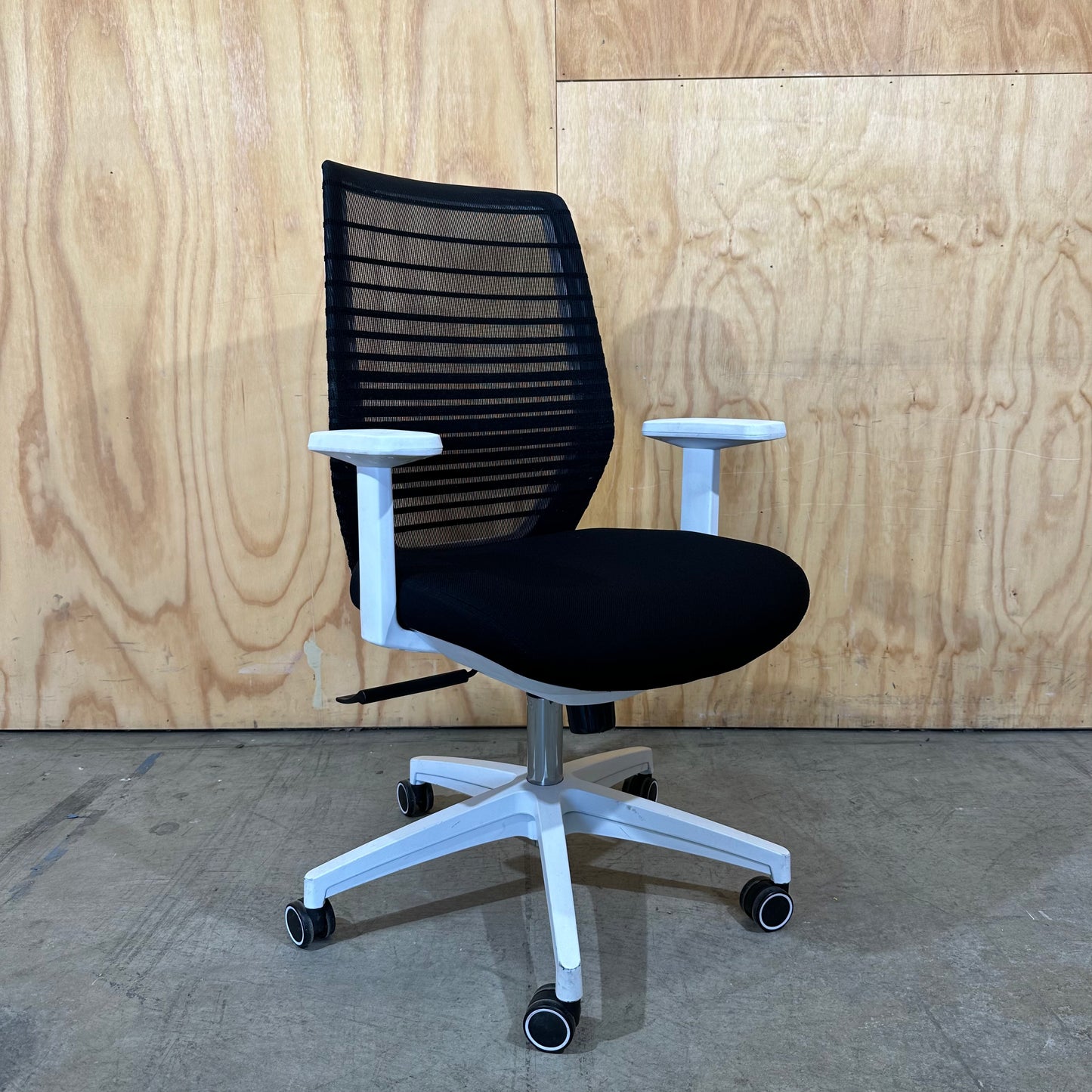 Steelcase Think V2 Task Chair