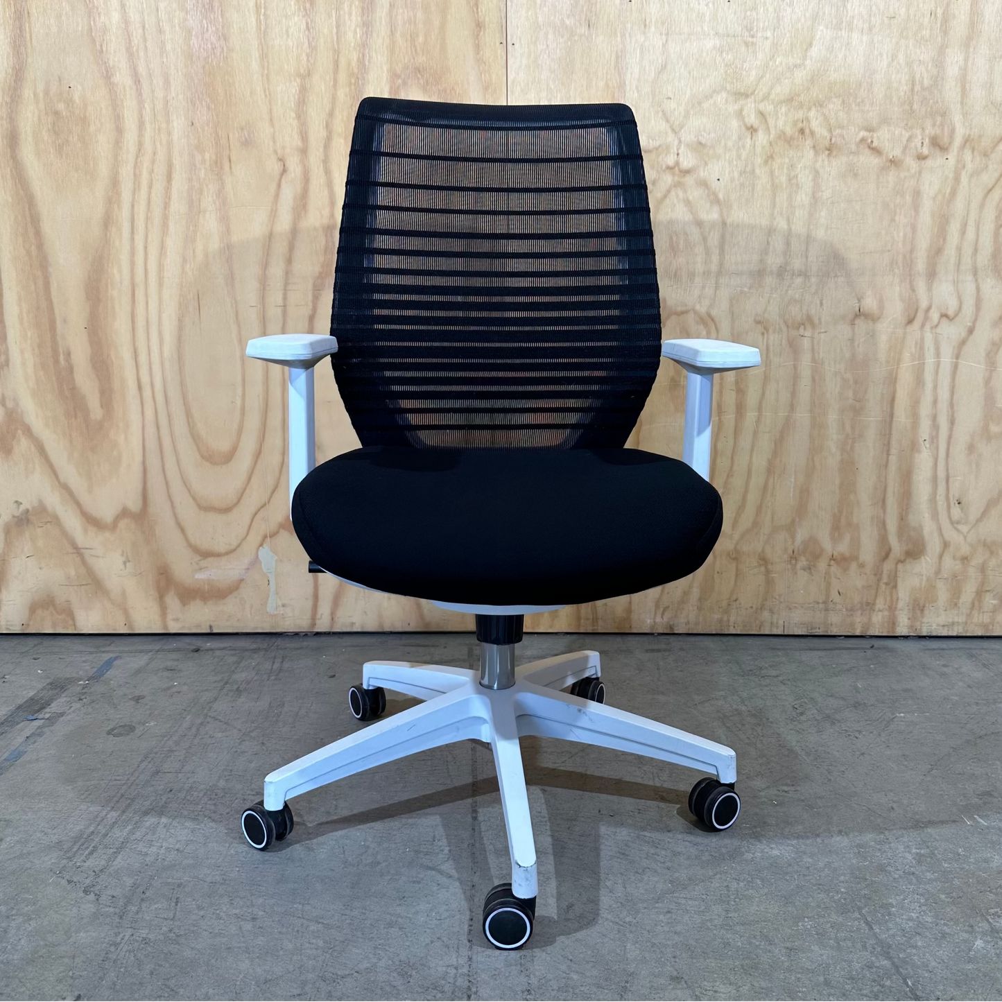 Steelcase Think V2 Task Chair