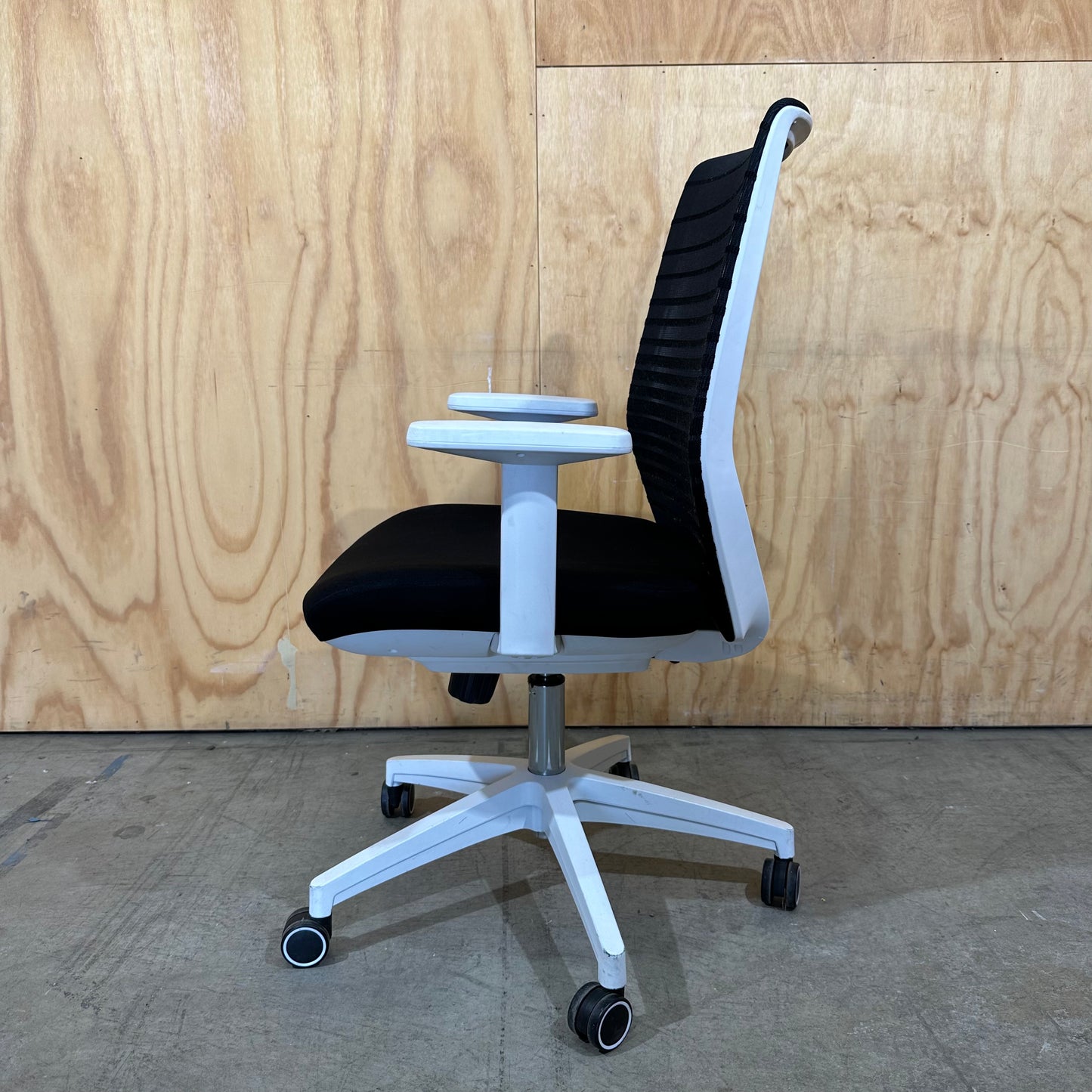 Steelcase Think V2 Task Chair