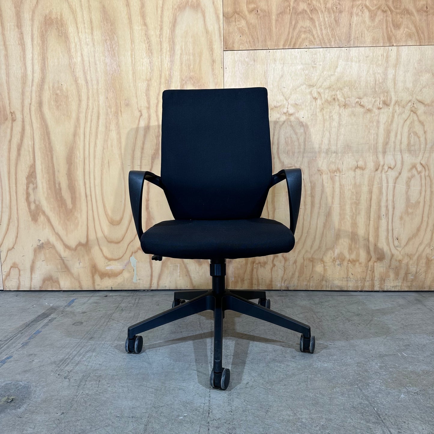 Access Executive Task Chair