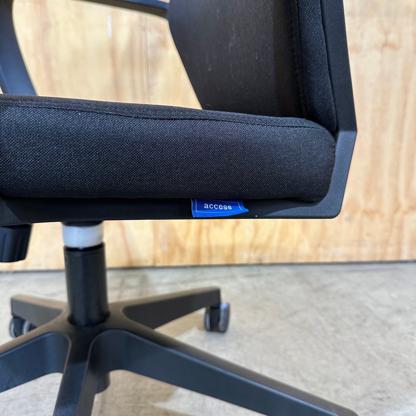 Access Executive Task Chair