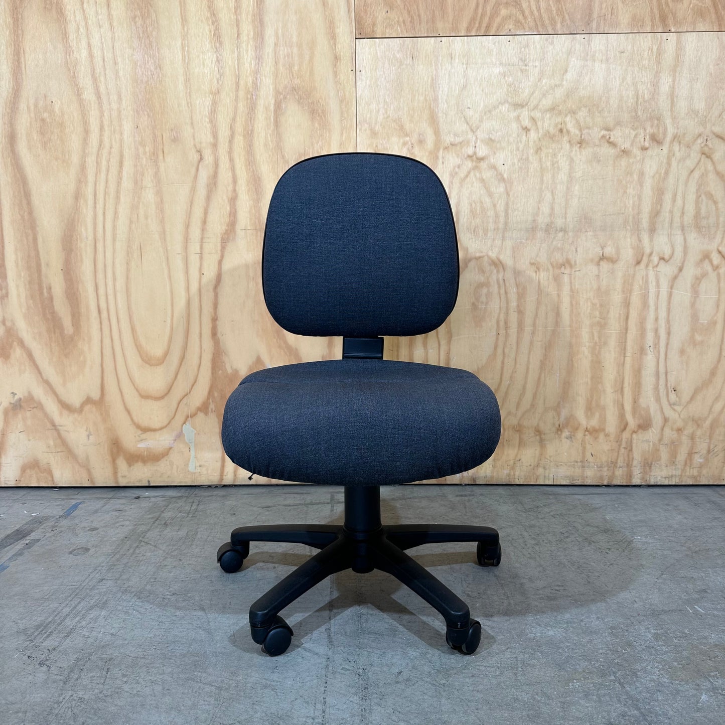 Gregory Task Chair in Grey