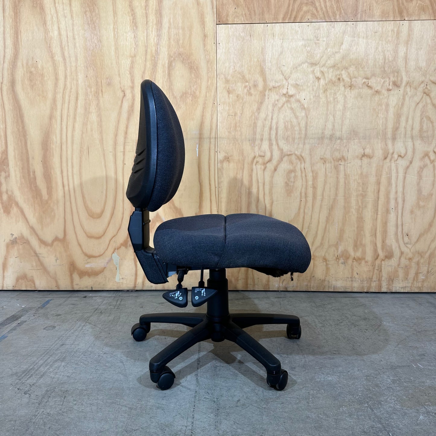 Gregory Task Chair in Grey