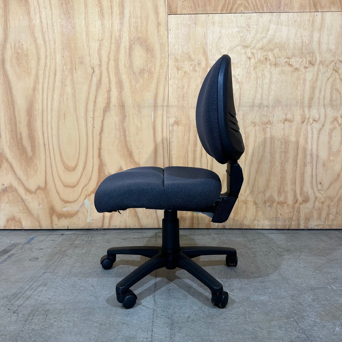 Gregory Task Chair in Grey