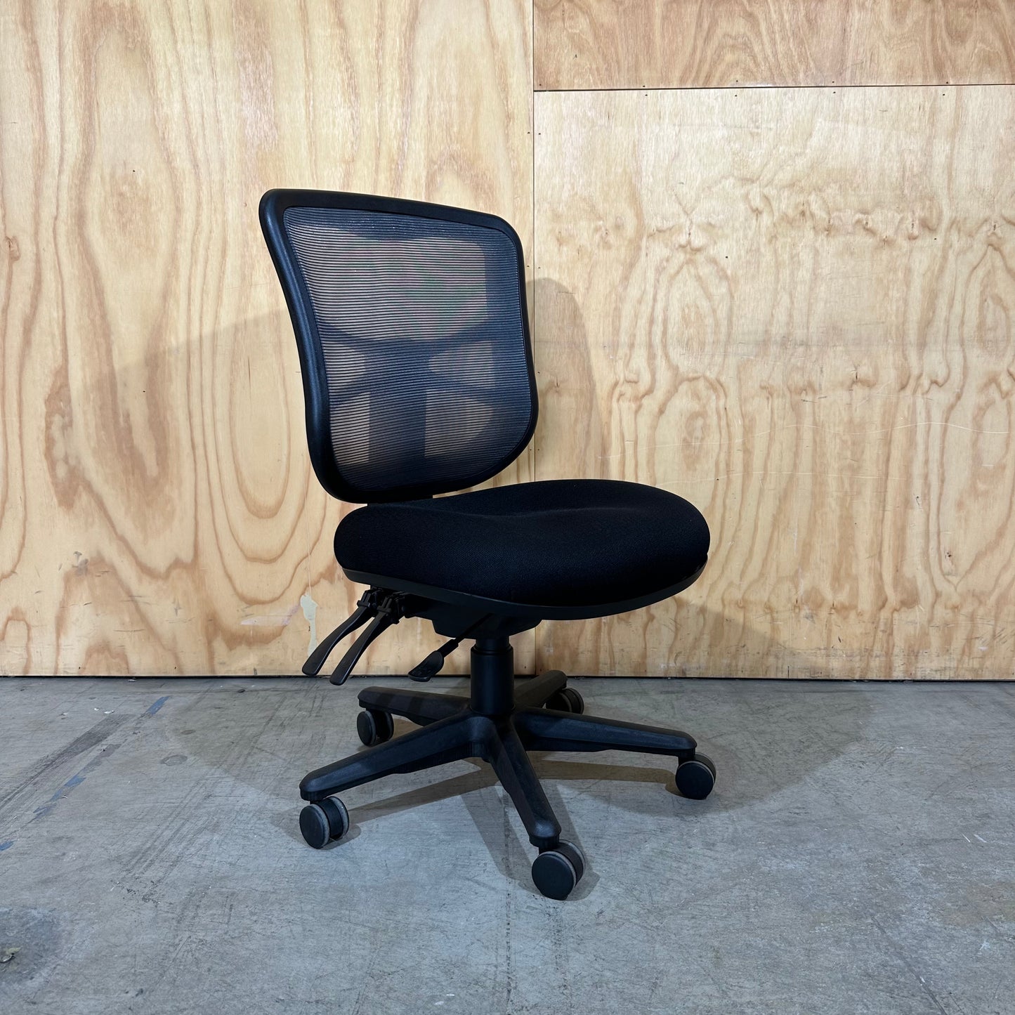 Metro by Buro Seating Mesh Back Task Chair