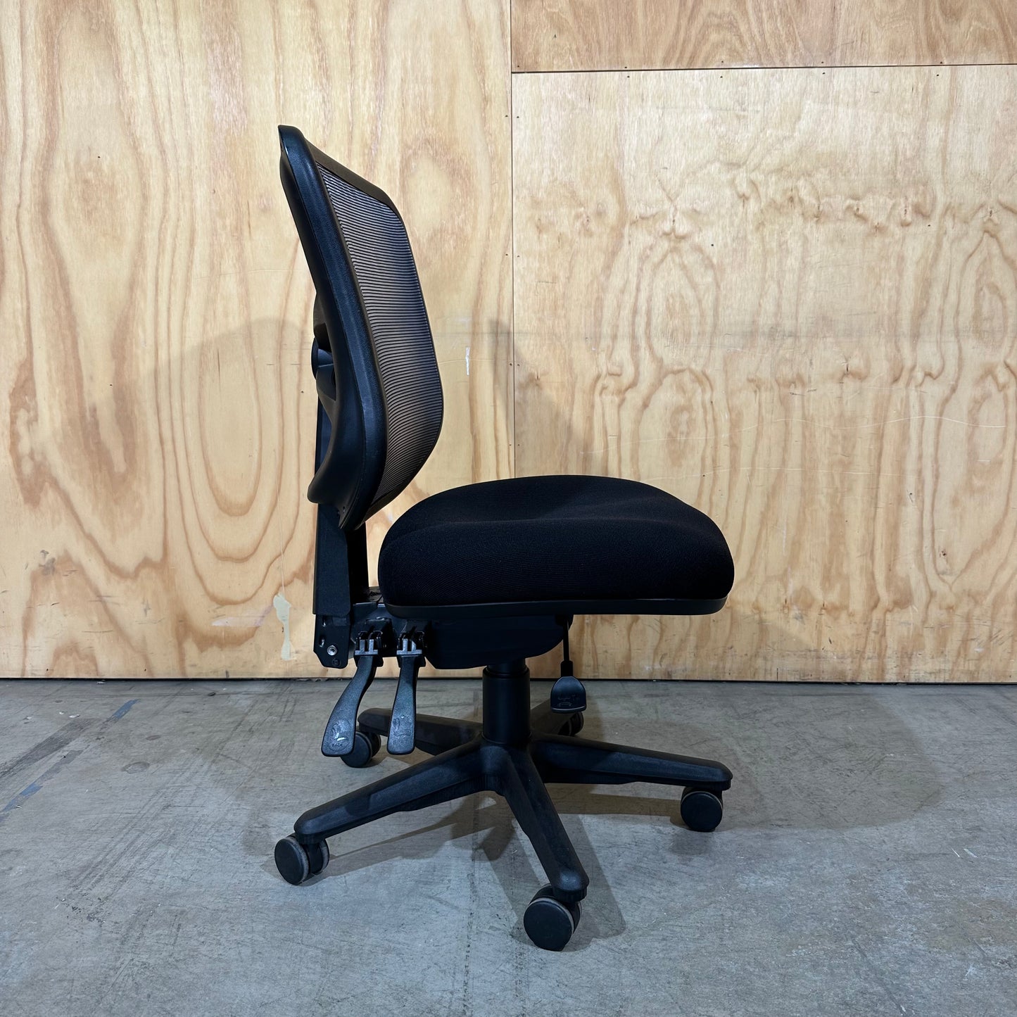 Metro by Buro Seating Mesh Back Task Chair