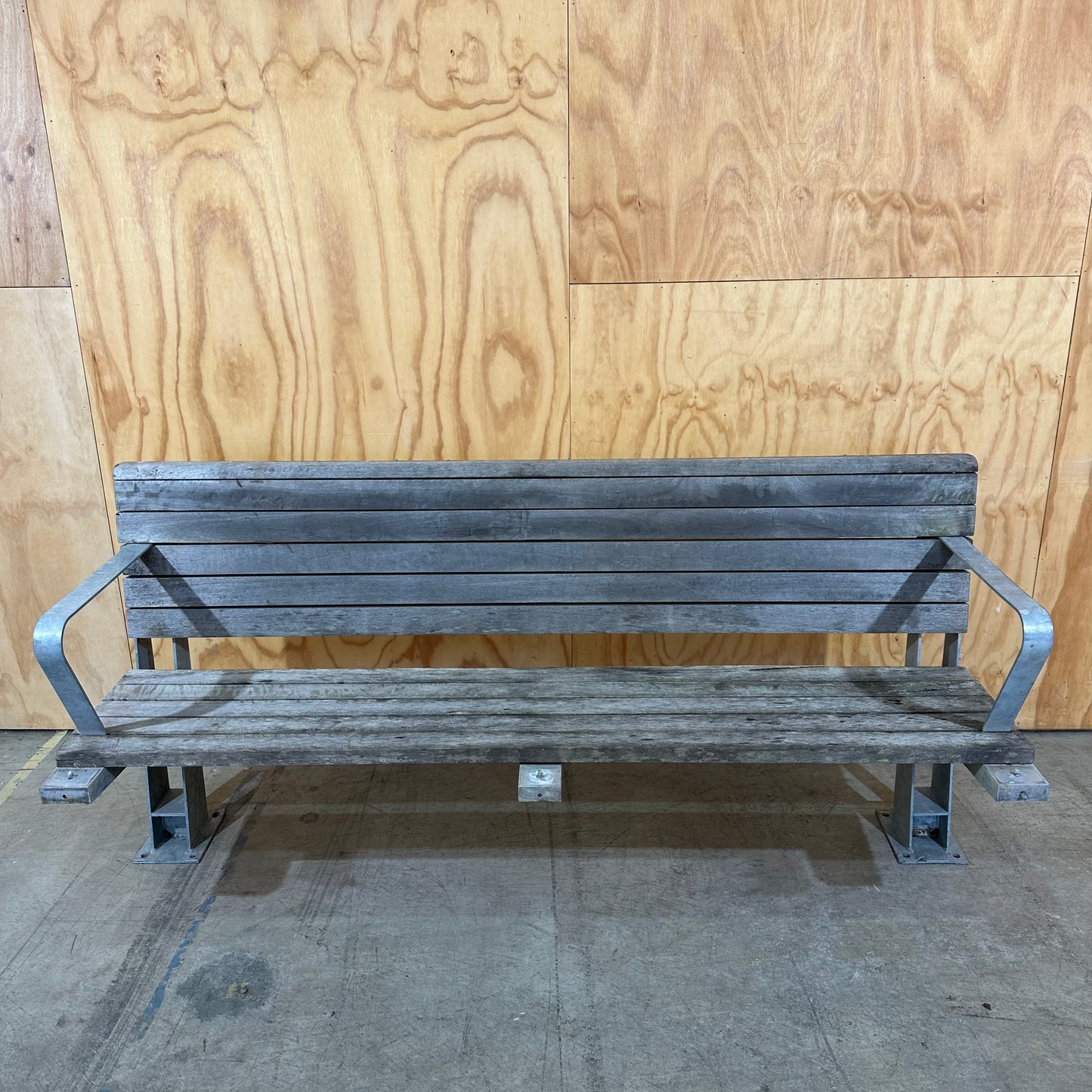 StraBe Group Park Bench