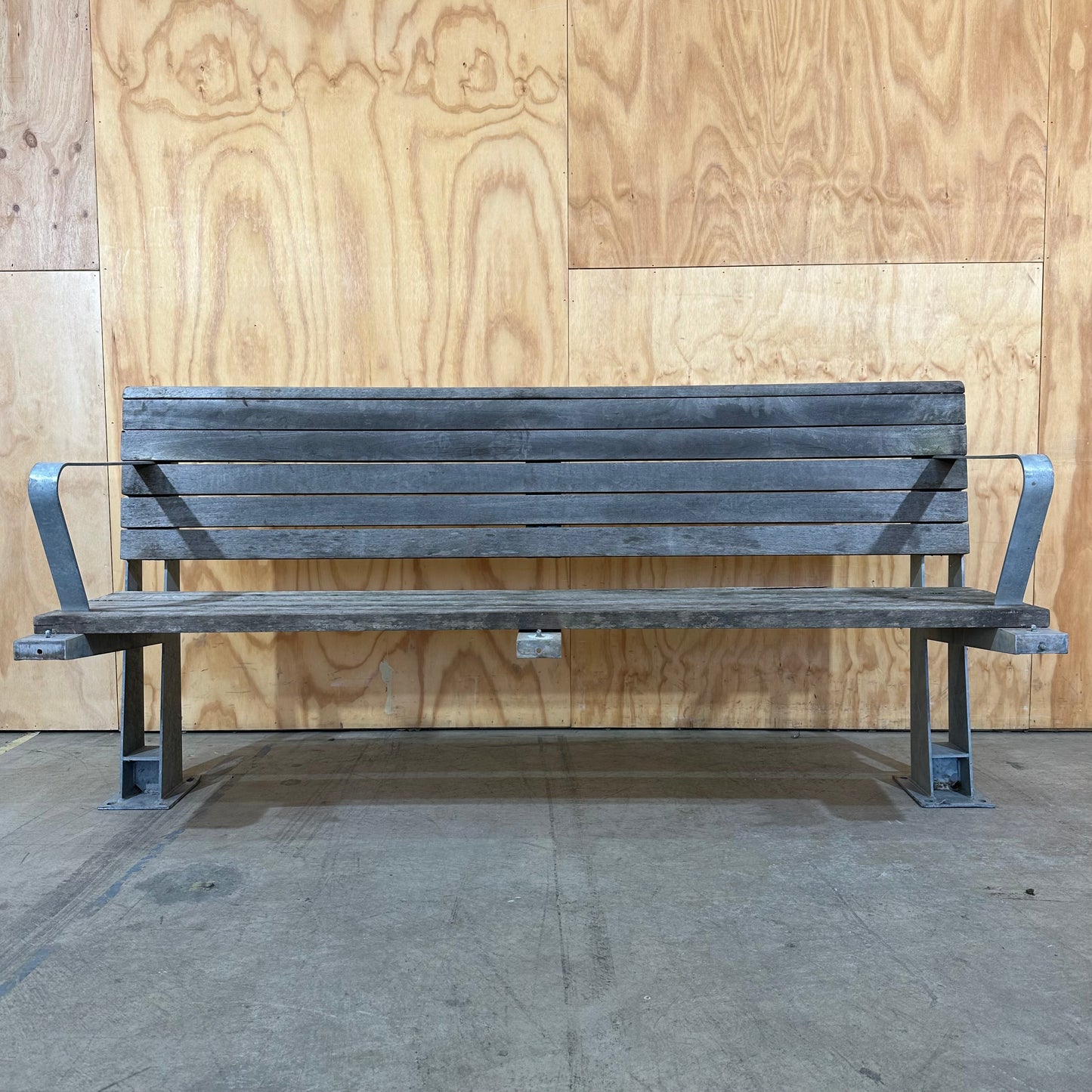 StraBe Group Park Bench