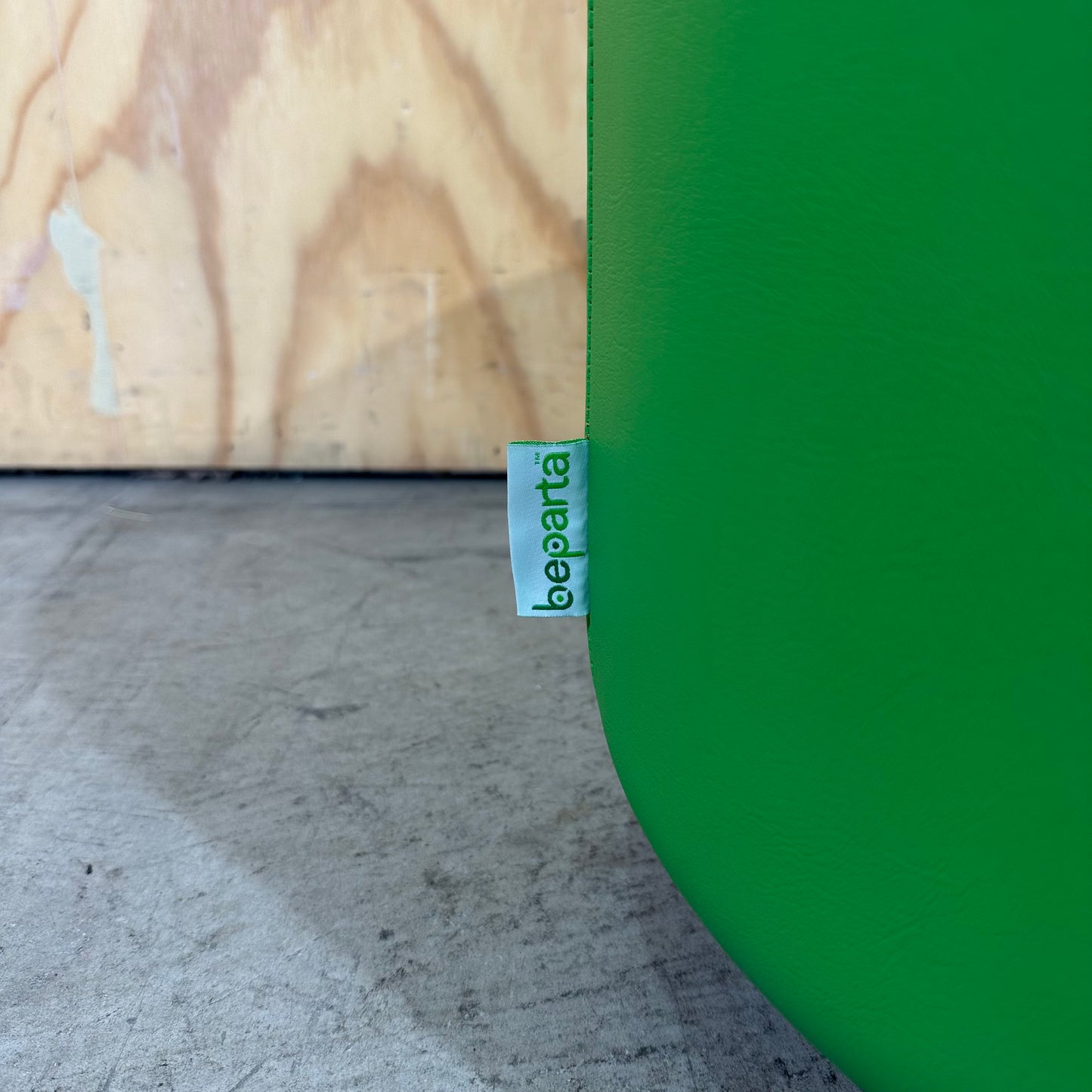 Beparta Ottoman on Castors
