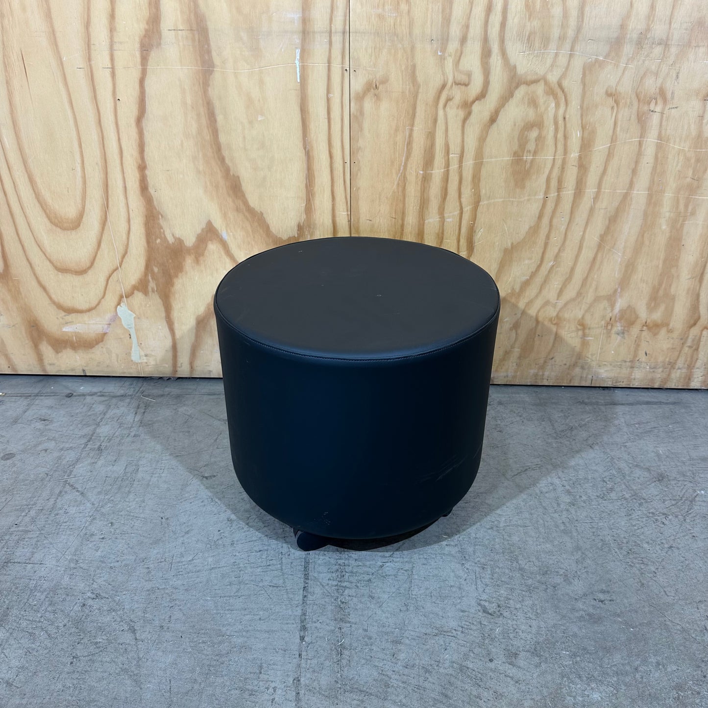 Beparta Ottoman on Castors