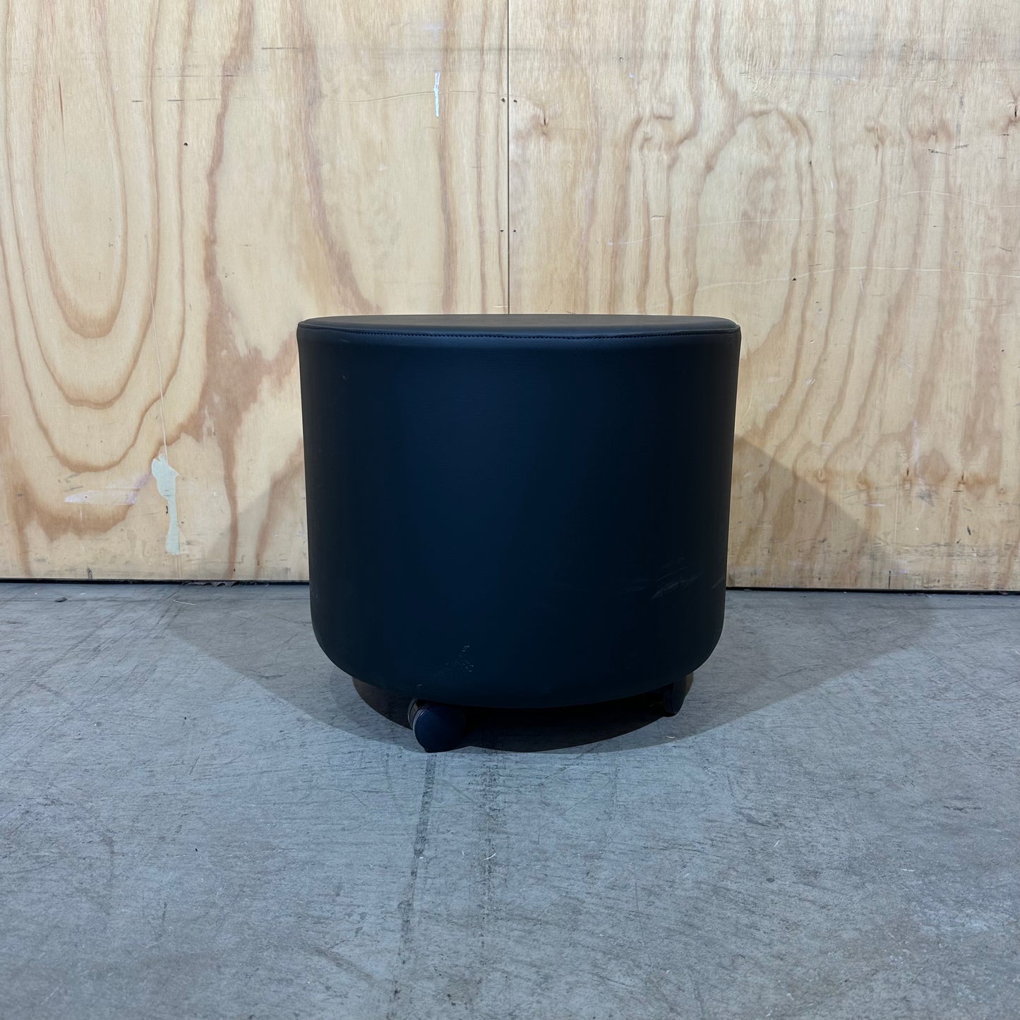 Beparta Ottoman on Castors