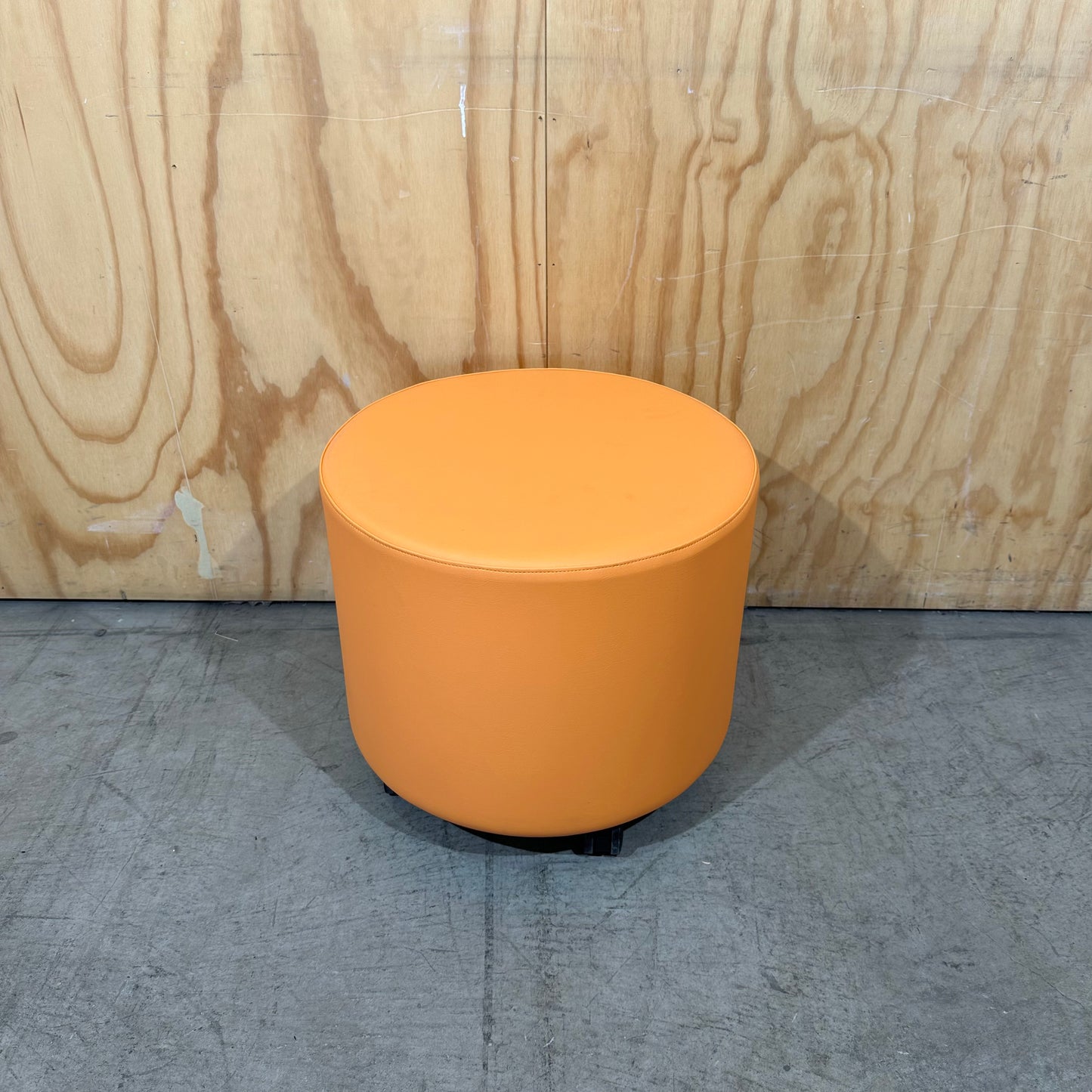 Beparta Ottoman on Castors