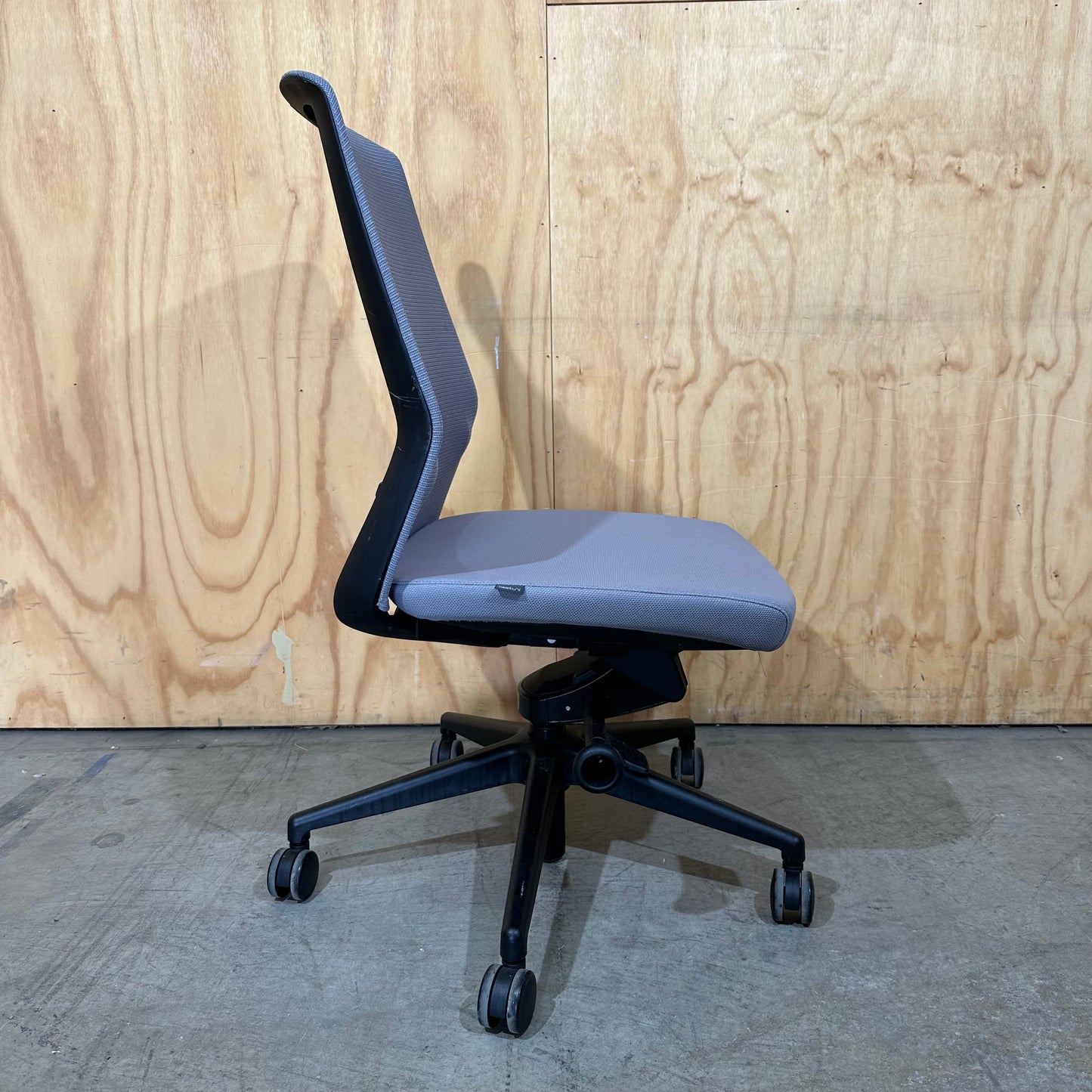Bestuhl J1 Mesh Task Chair in Grey