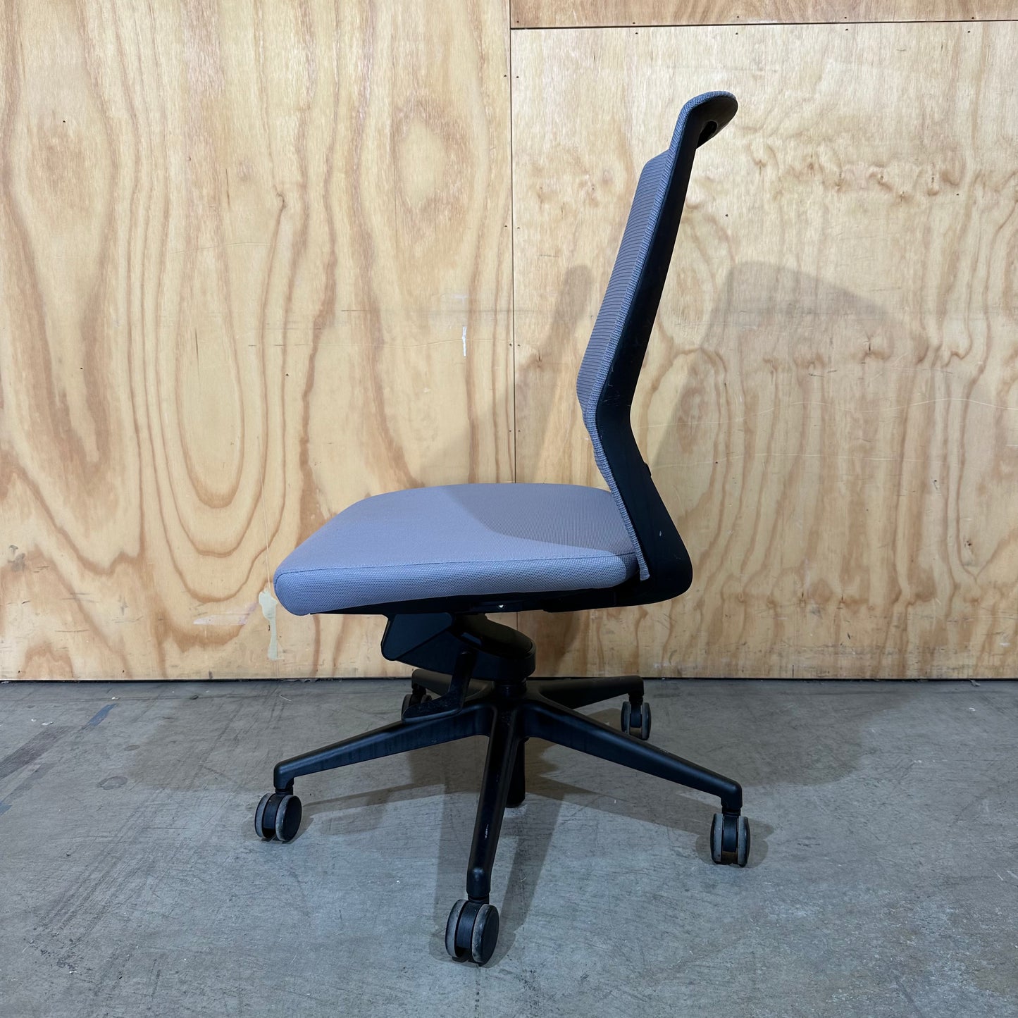 Bestuhl J1 Mesh Task Chair in Grey