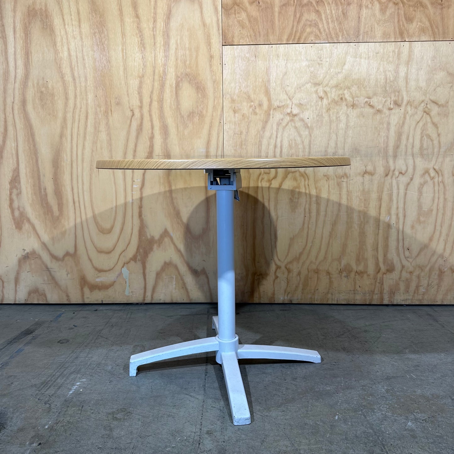 Wertzalit Flip Table by Gentas