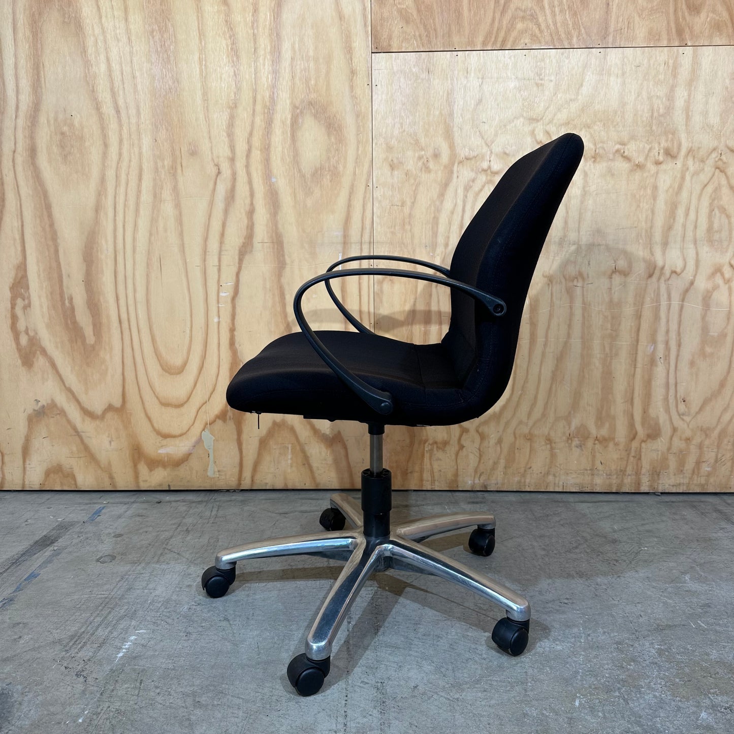 Black Meeting Room Swivel Chair
