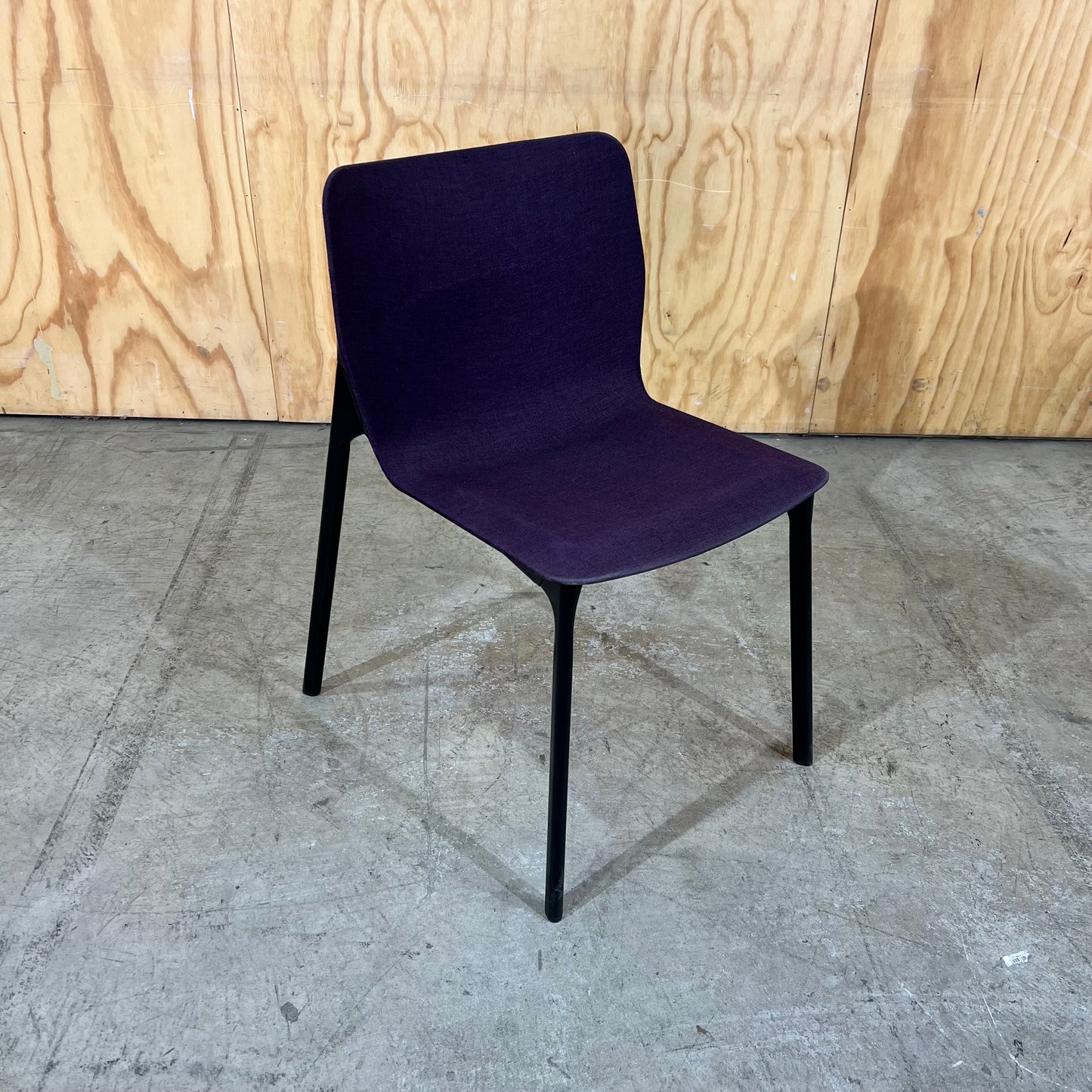 Wilkhahn Chassis Visitor Chair Purple
