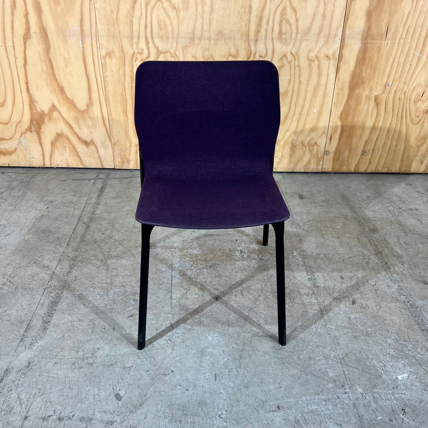 Wilkhahn Chassis Visitor Chair Purple