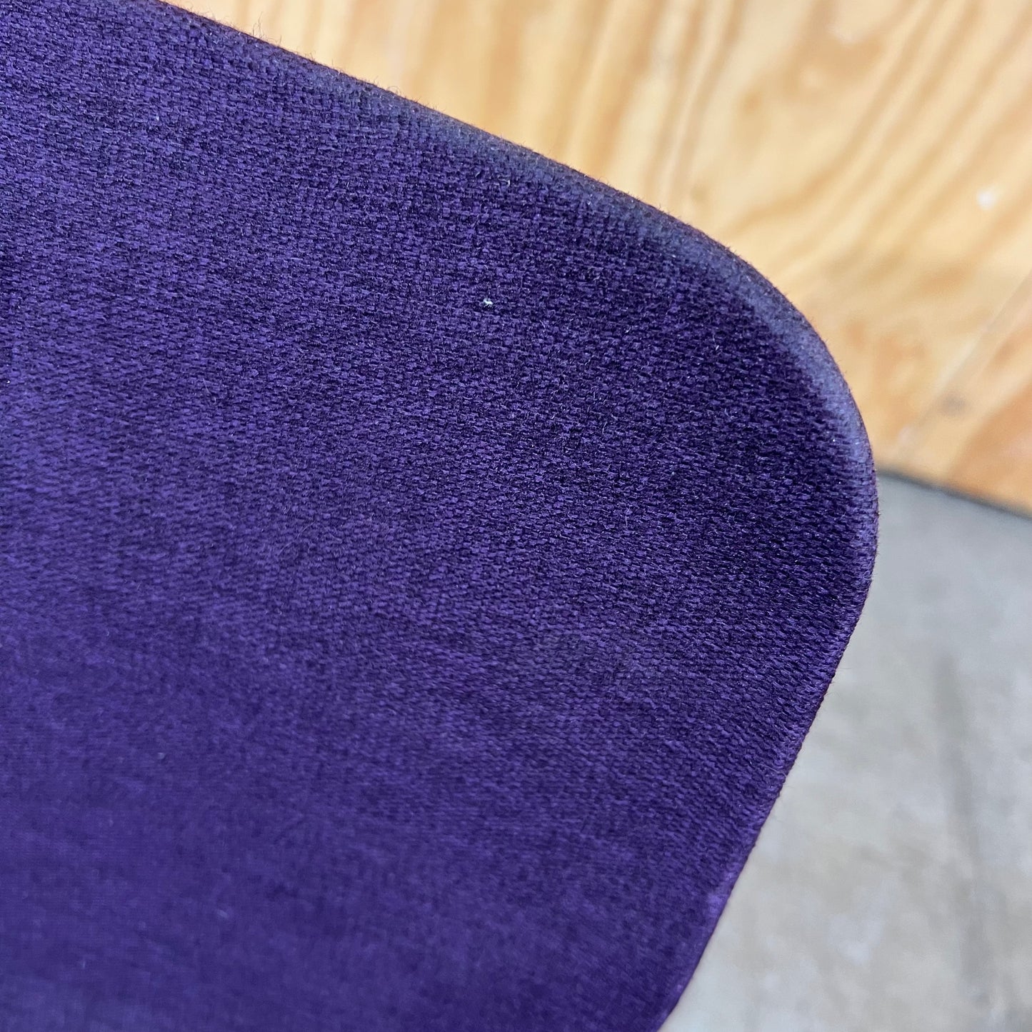 Wilkhahn Chassis Visitor Chair Purple