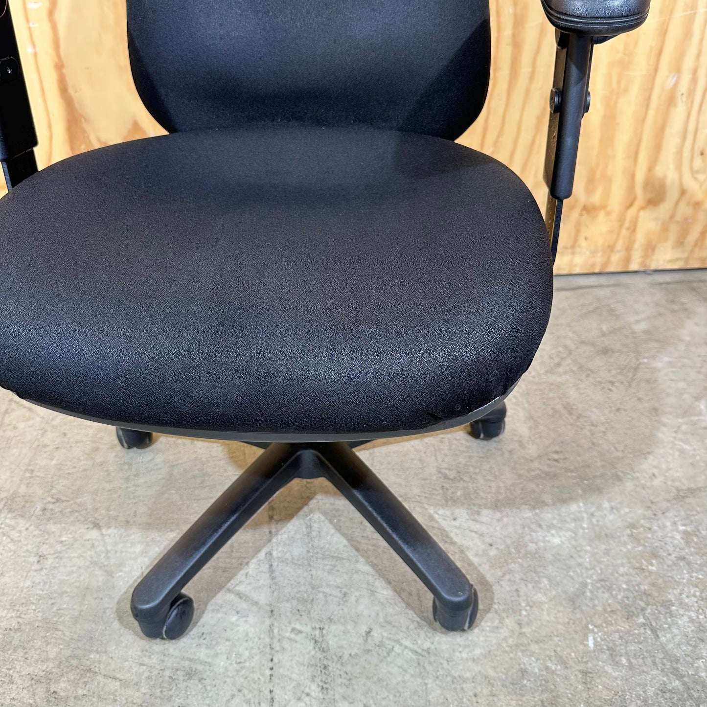 Black Corporate Task Chair with Arms